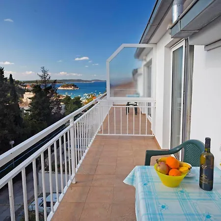 Dora Apartment *