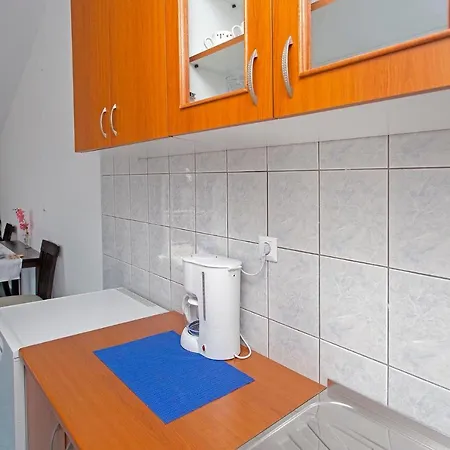 Apartment Dora *