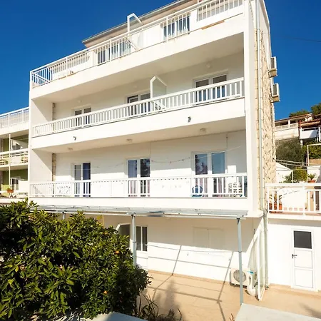 Dora Apartment