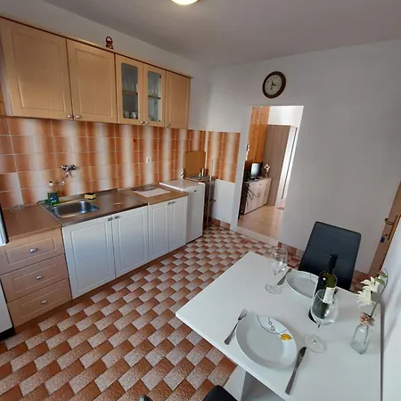Dora Apartment *