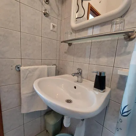 Apartment Dora *