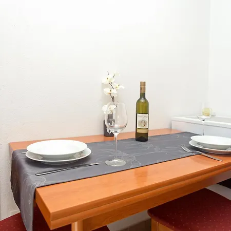 Dora Apartment *