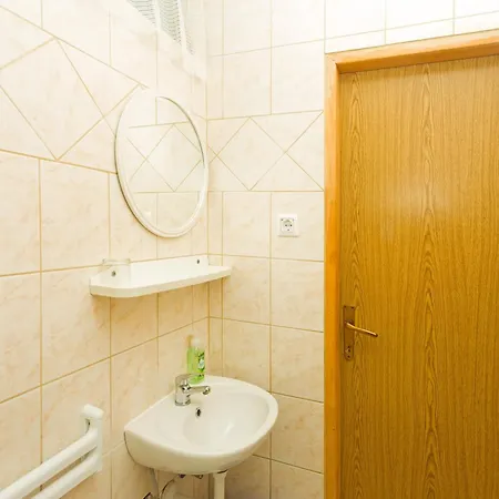 Dora Apartment *