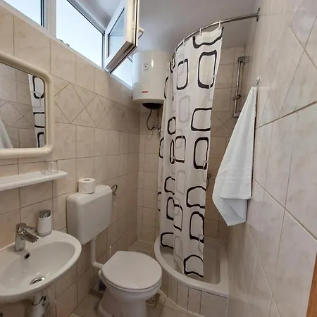 Apartment Dora *